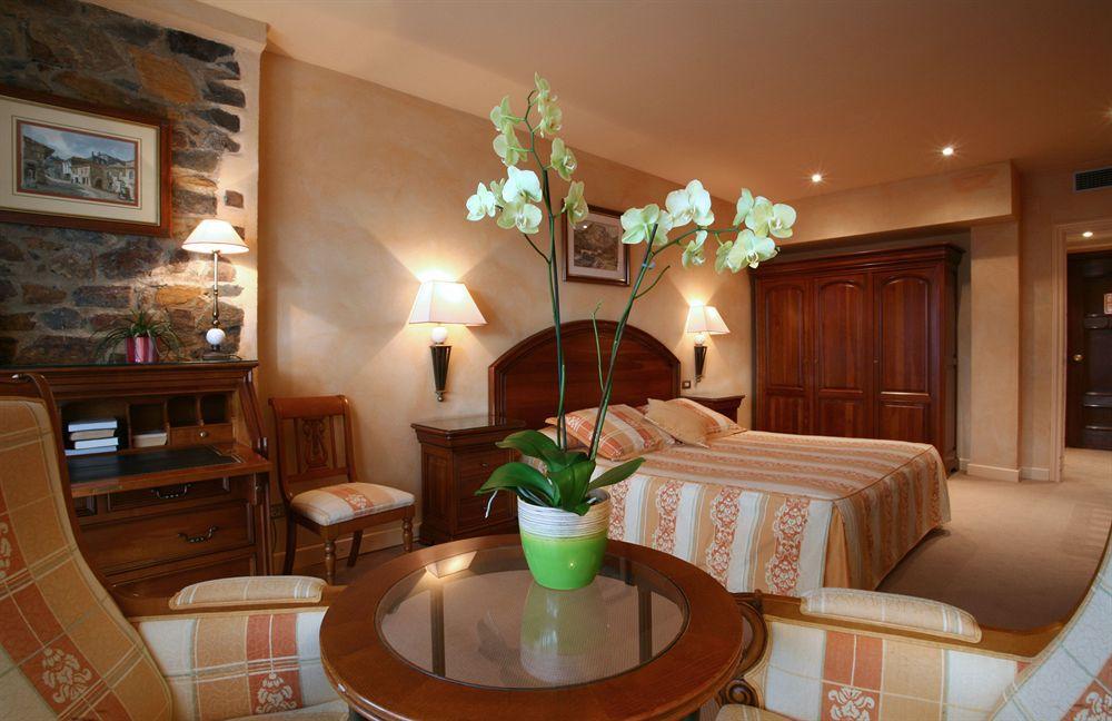 El Castell De Ciutat - Relais & Chateaux ラ・セウ・ドゥルジェイ 部屋 写真