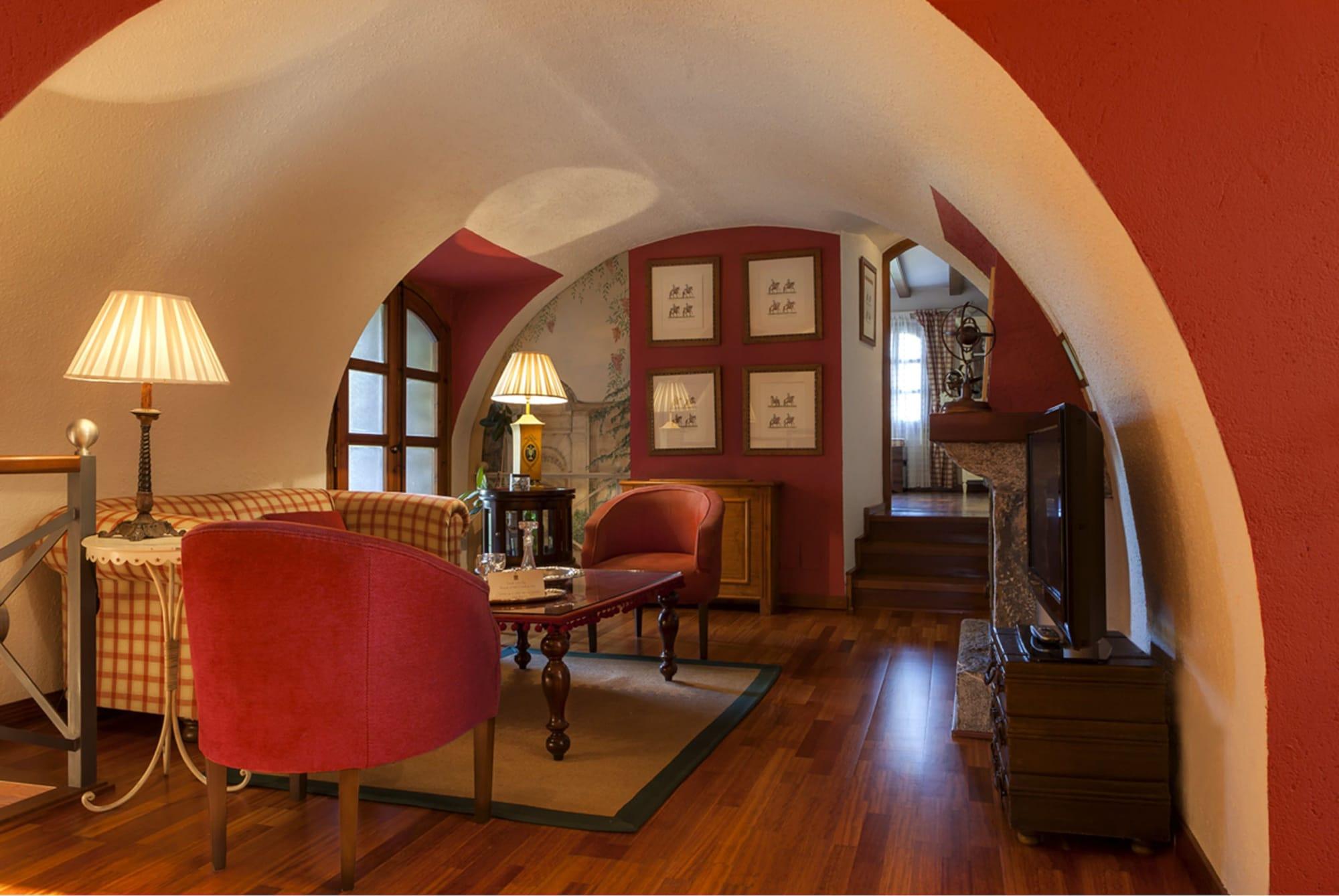 El Castell De Ciutat - Relais & Chateaux ラ・セウ・ドゥルジェイ エクステリア 写真