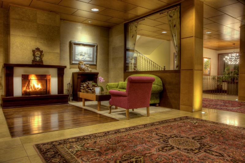 El Castell De Ciutat - Relais & Chateaux ラ・セウ・ドゥルジェイ エクステリア 写真